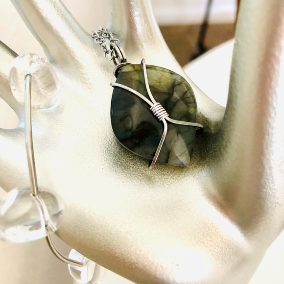 Vintage labradorite pendant necklace & Quartz Bracelet - Picture 2 of 15